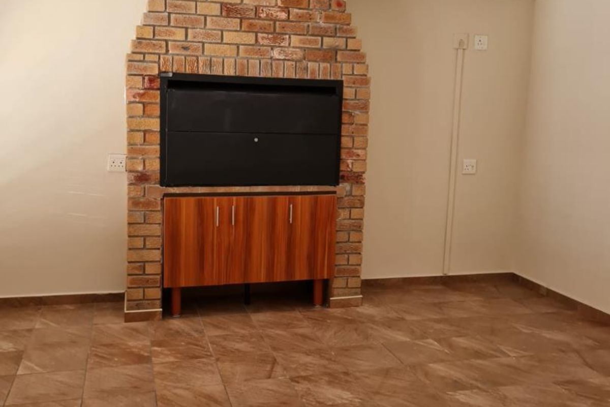 3 BEDROOM FAMILY HOME - Photo 3