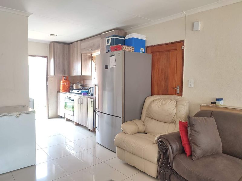3 Bedroom House for Sale in Cosmo City - Photo 7