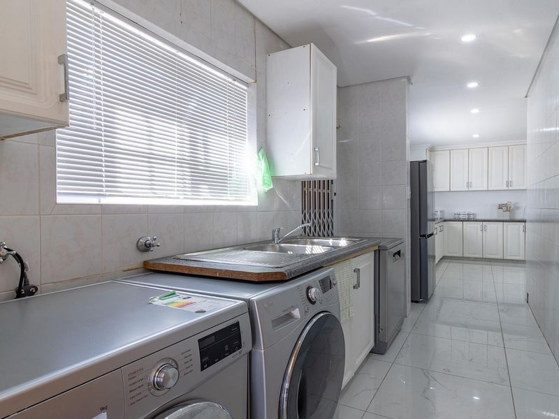 Your perfect escape in one of Parklands’ most peaceful pockets. - Photo 9