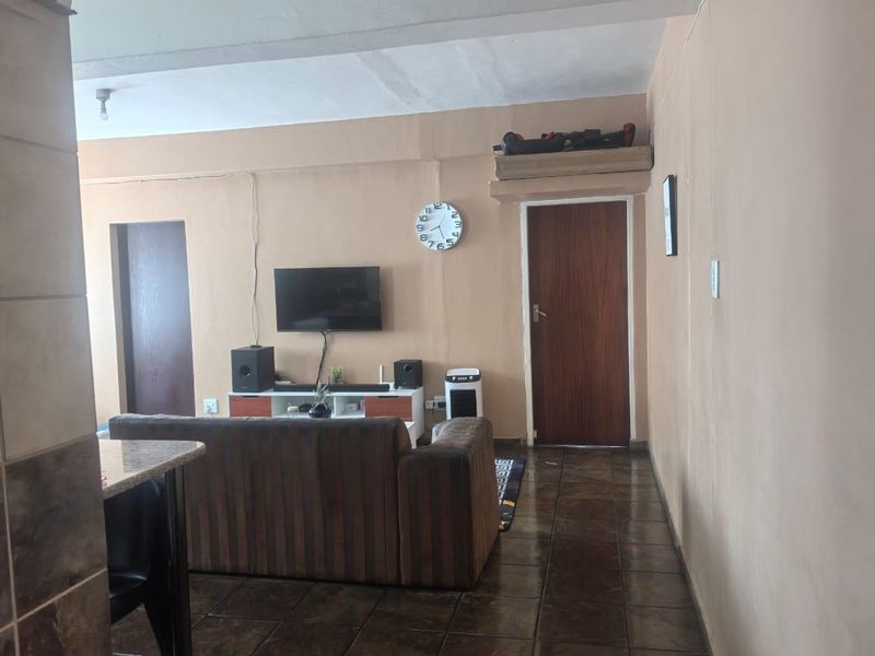2 Bedrooms Apartment for Sale in Sunnyside, Pretoria - Photo 2