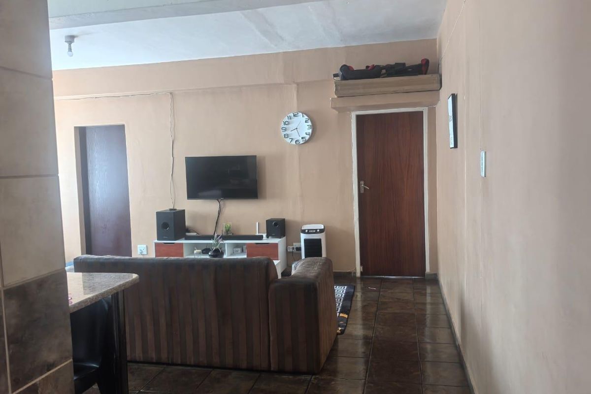 2 Bedrooms Apartment for Sale in Sunnyside, Pretoria - Photo 2
