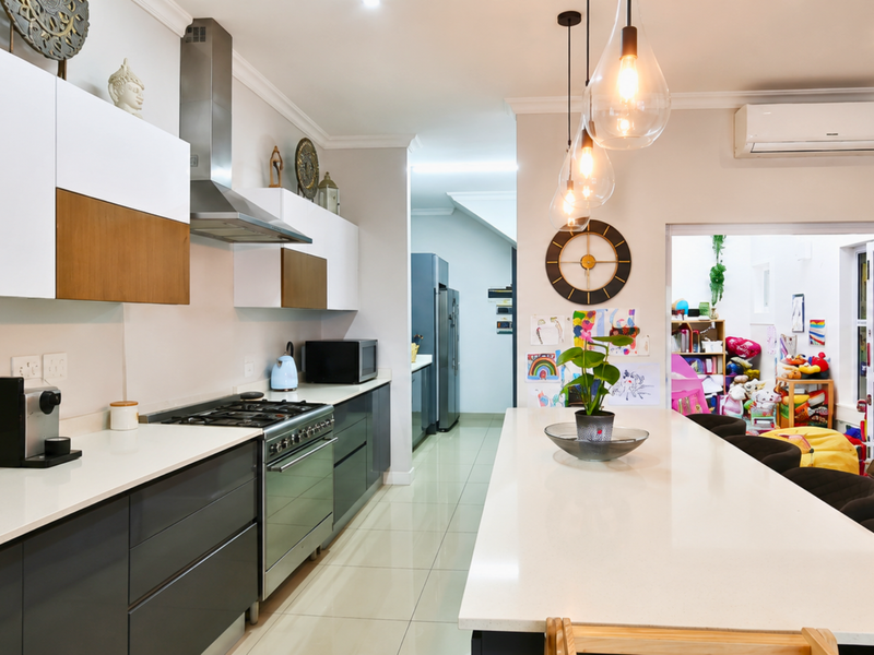 Substantial Three-Bedroom Townhouse with Sea Views in Ilala Ridge - Photo 5