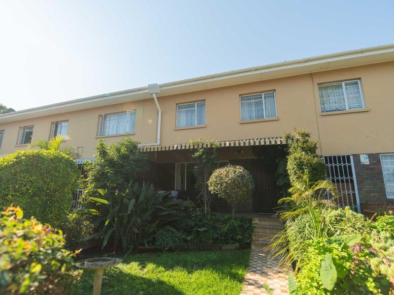 Spacious 3 Bedroom Duplex with Private Garden & Pet-Friendly Living - Photo 5
