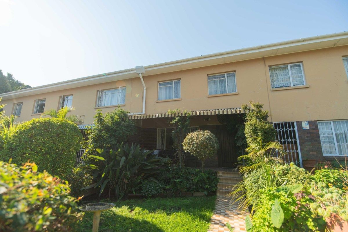 Spacious 3 Bedroom Duplex with Private Garden & Pet-Friendly Living - Photo 5