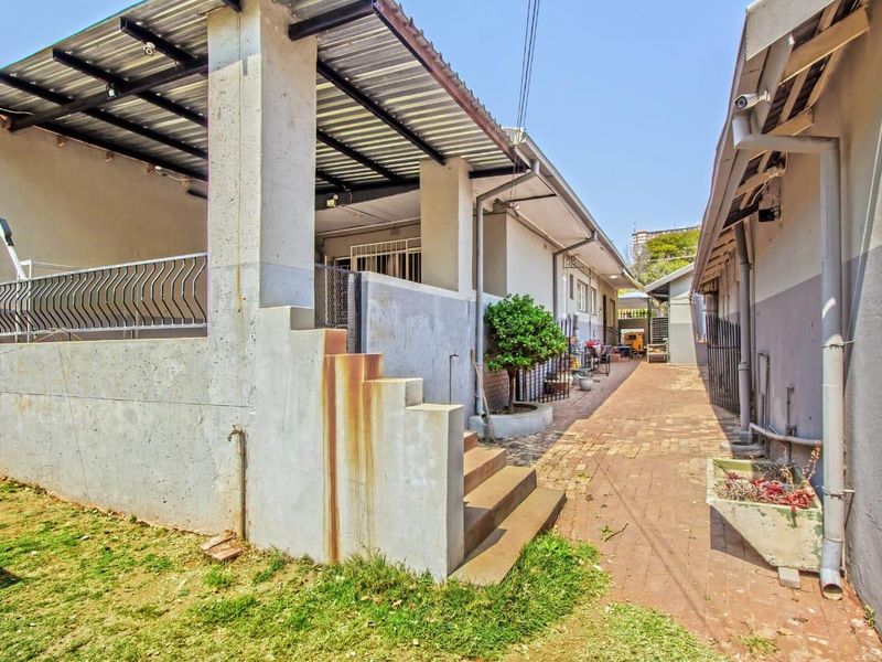 4 Bedroom House for Sale in Meyerspark, Pretoria - Photo 5