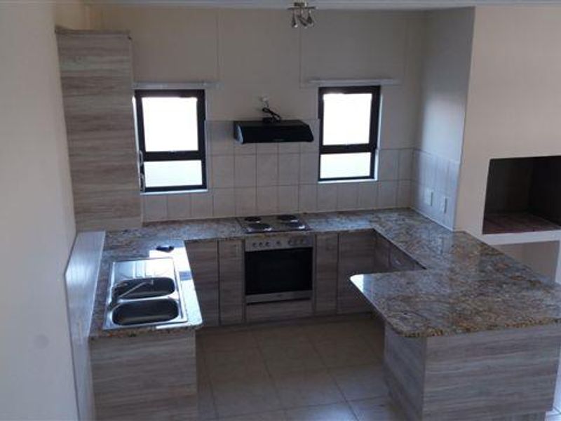 Modern Duplex Town House close to schools. - Photo 3