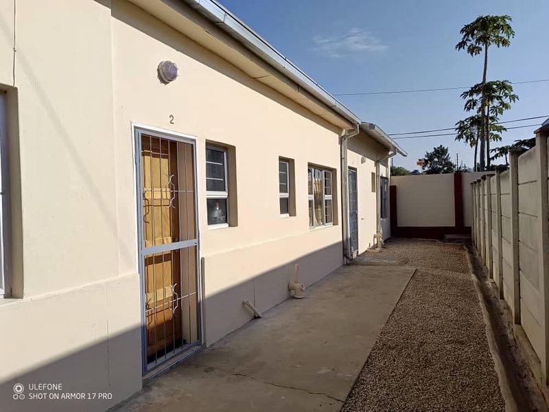 3 Bedrooms House with 7x Apartments For Sale in Tsumeb - Photo 4