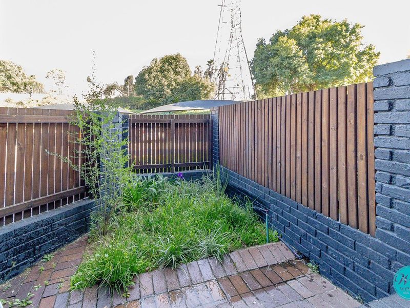 Garden Studio Apartment – Ideal Investment or Lock-Up-and-Go Lifestyle! - Photo 4