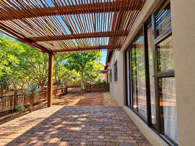 3-Bedroom Townhouse for Sale in The Village – Hoedspruit Wildlife Estate - Photo 4