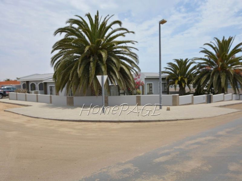 Ext 8 (Hage Heights), Lovely 4 Bedr Home with 2 Bedr Flat is for Sale - Photo 2