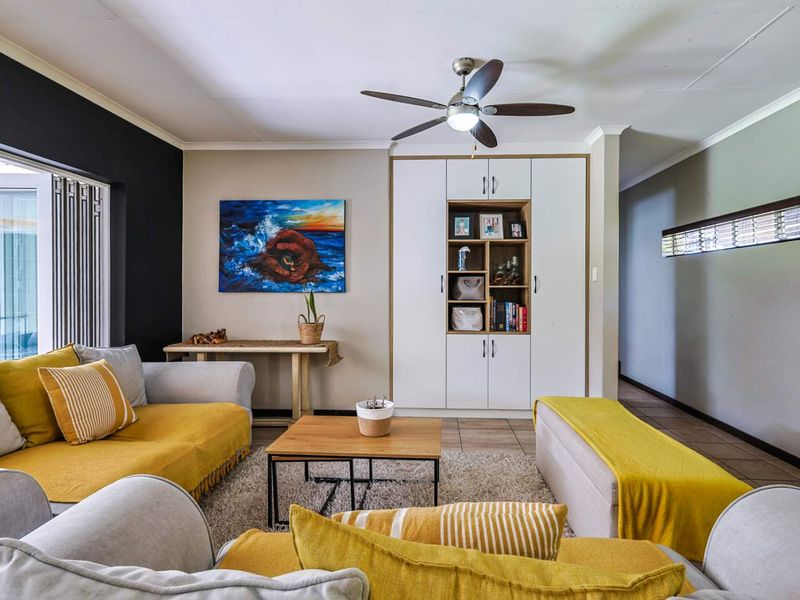 Exclusive Charming Family Home with Spacious Living and Entertainment Areas in Die Wilgers - Photo 5