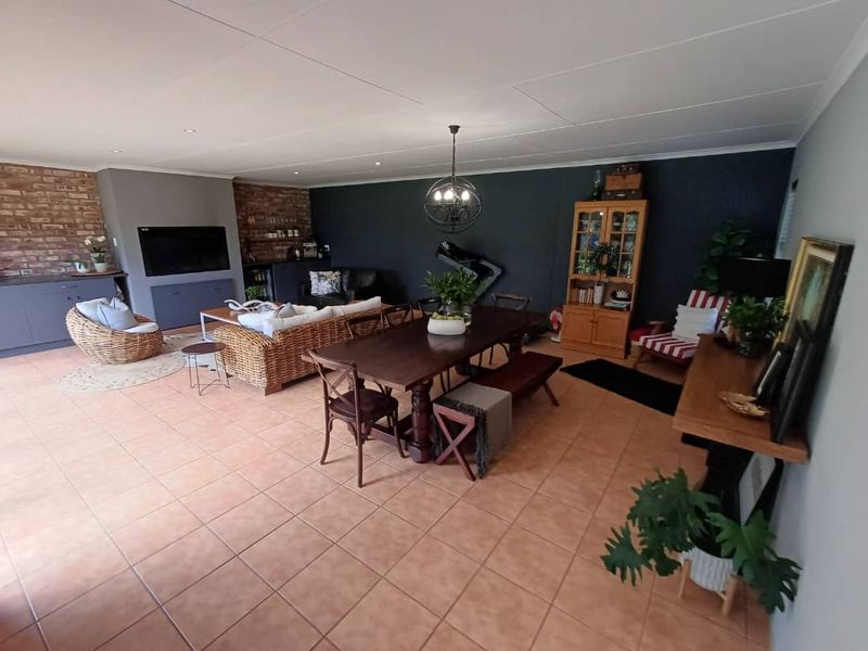 Absolute Stunner! - Photo 4