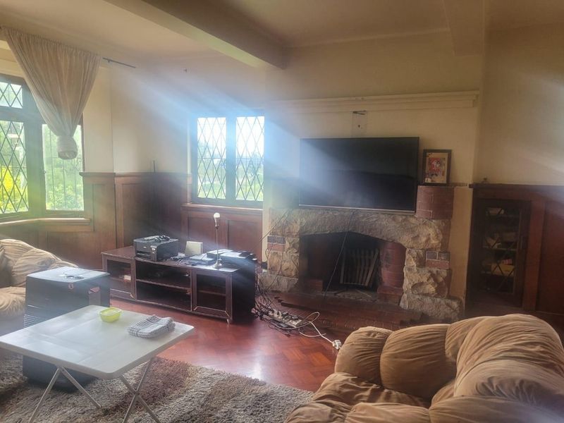 Charming Northdene Home: Your Renovation Dream Awaits! - Photo 4