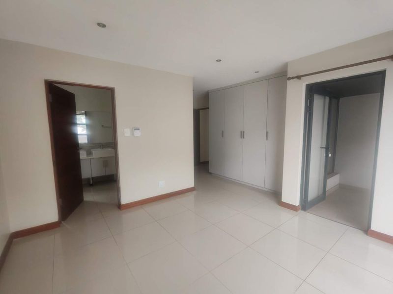 VERY MODERN ARCHITECTURAL DESIGN TOWNHOUSE - Photo 10