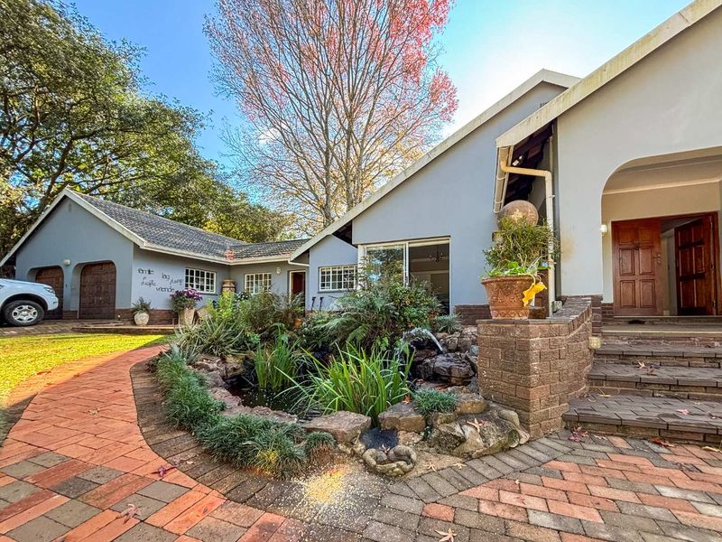 Prestigious 5 Bedroom Family Estate Home with Flatlet in Oak Park - Photo 2
