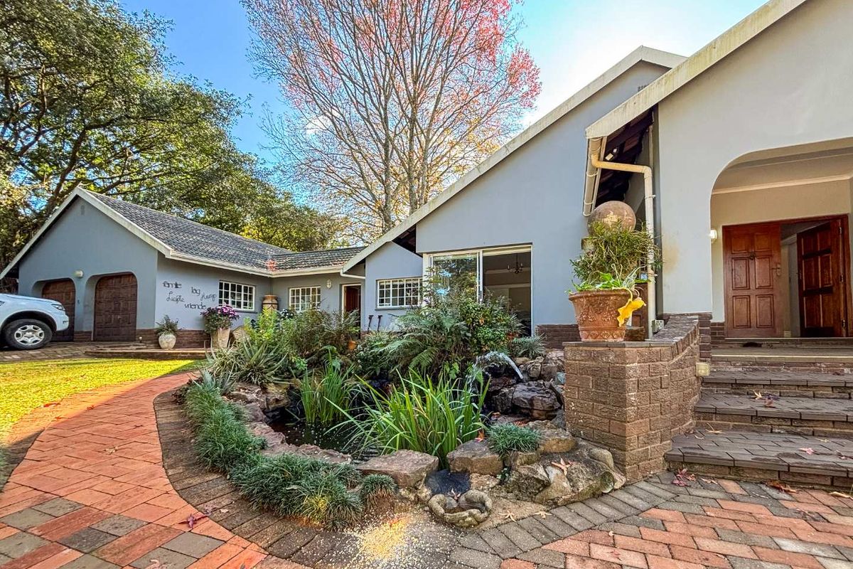 Prestigious 5 Bedroom Family Estate Home with Flatlet in Oak Park - Photo 2