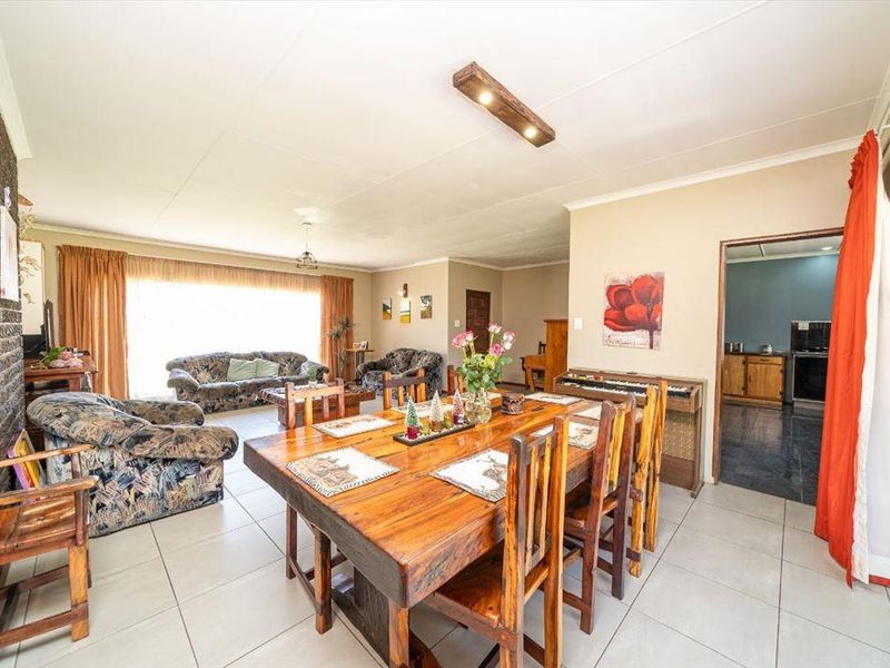 Well maintained family home in semi-enclosed area - Photo 6