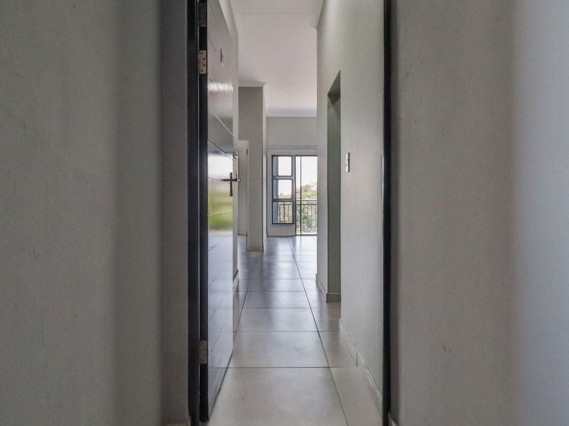 Brand-New 2 Bedroom 1 Bathroom Apartments in a vibrant urban hub - Photo 3