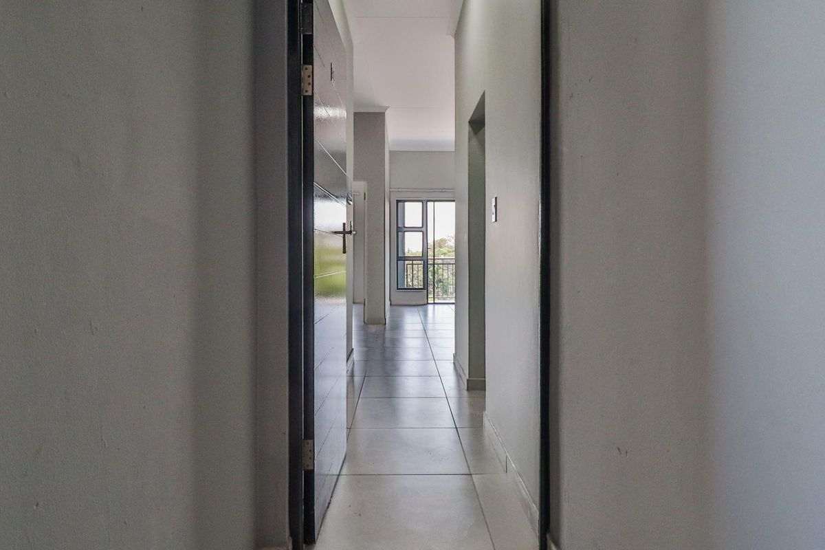 Brand-New 2 Bedroom 1 Bathroom Apartments in a vibrant urban hub - Photo 3