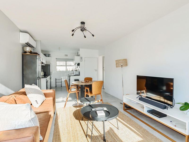 STUNNING SEA POINT APARTMENT -  PERFECT POSITION FOR STROLLERS AND JOGGERS - Photo 8