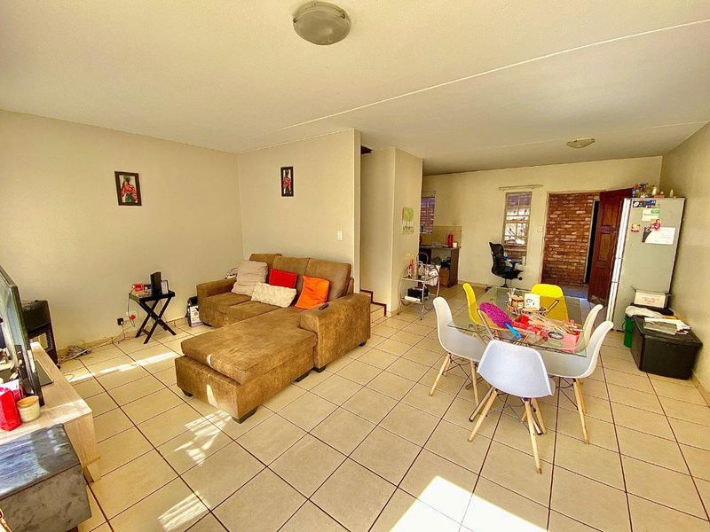 Charming Family Home in Secure Community - Photo 8