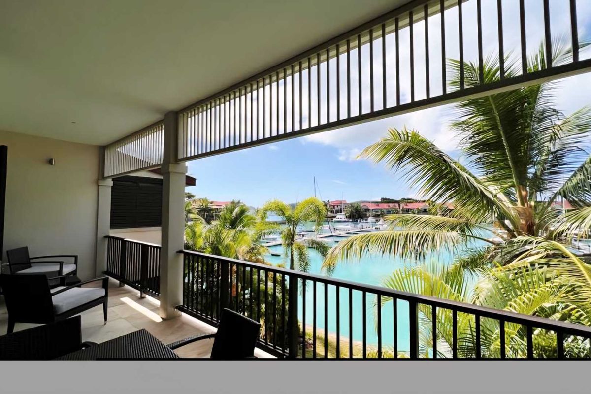 SPACIOUS ONE BEDROOM TWO BATHROOM APARTMENT WITH RENTAL LICENSE - Photo 2