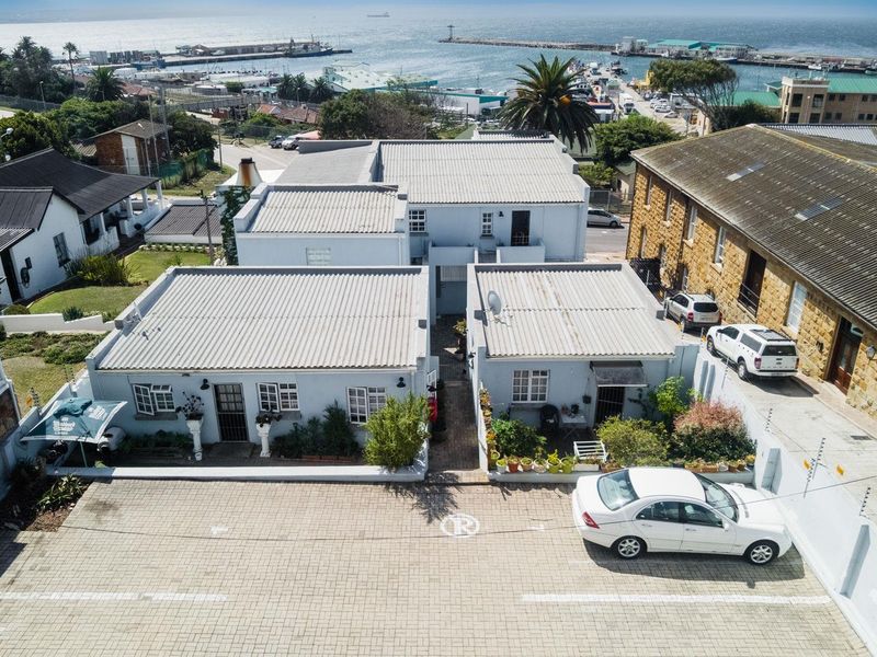 Renovated Sophistication - Photo 4