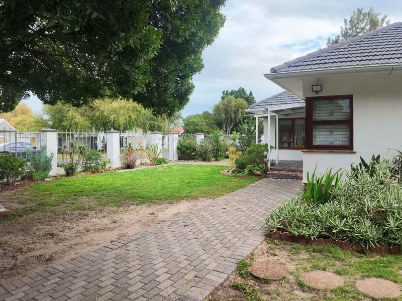 Spacious Home with Self Contained Flatlet. - Photo 10