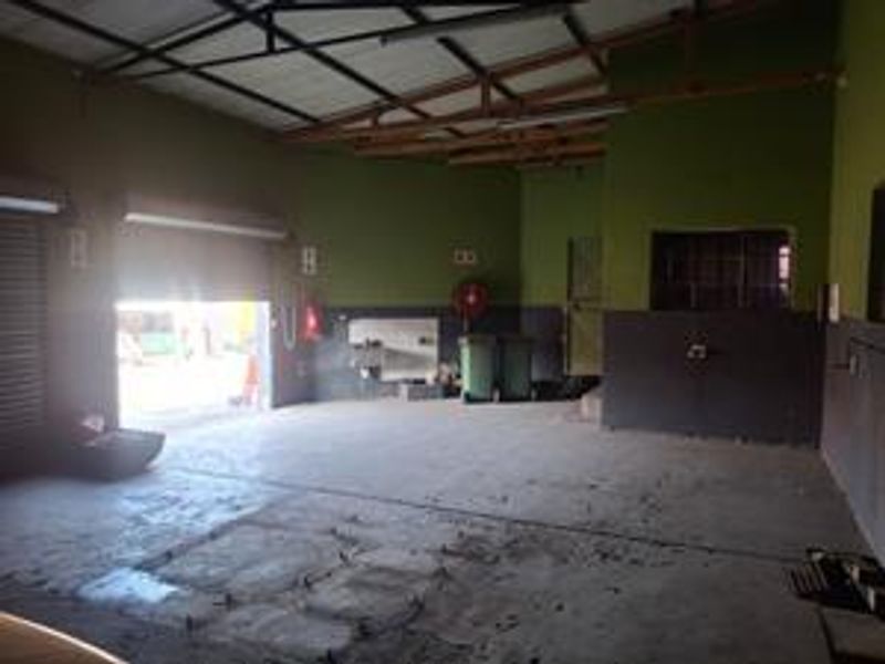 Business building for sale - Photo 2