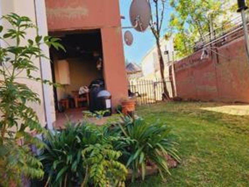 Ground floor PLUS private garden - Photo 2