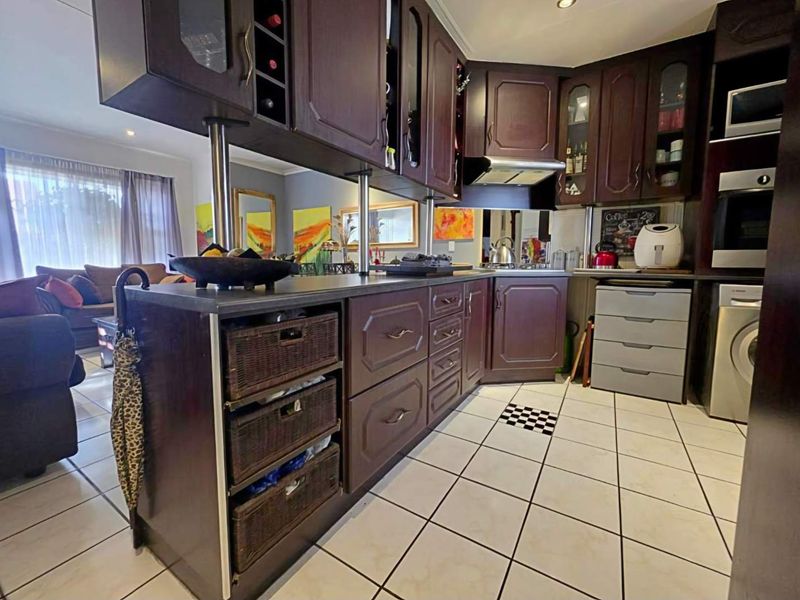 3 Bedroom Townhouse for Sale in New Redruth - Photo 5