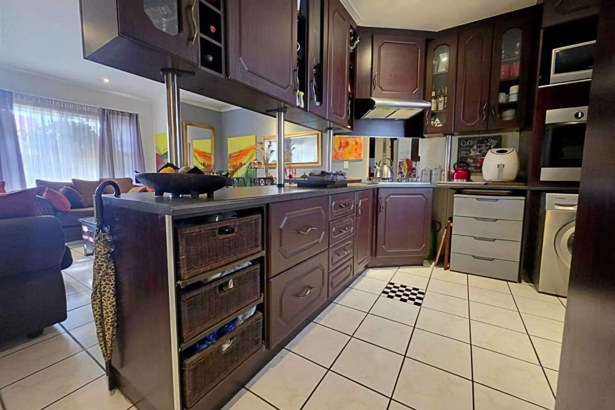 3 Bedroom Townhouse for Sale in New Redruth - Photo 5