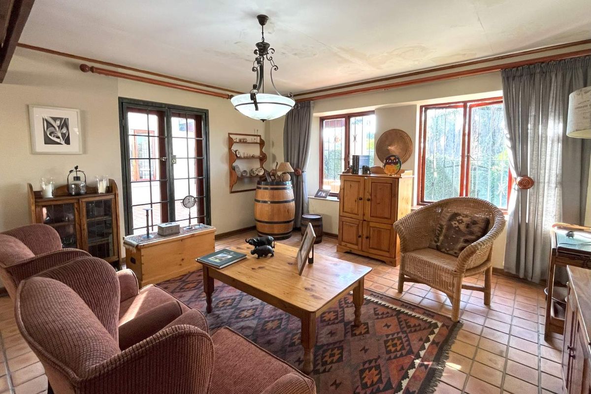 3 Bedroom house with flatlet in Garsfontein - Photo 4