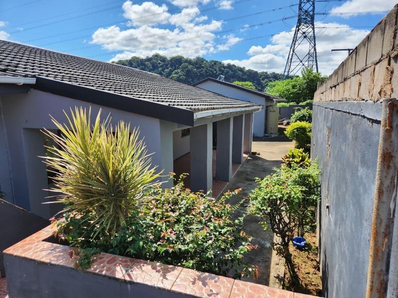 Easy Living Awaits in Shallcross! - Photo 2