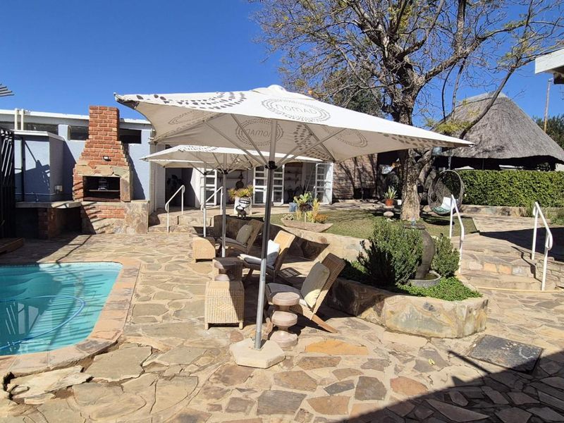 FOR SALE - UNBEATABLE LOCATION & MASSIVE ERF IN WINDHOEK LUXURY HILL! - Photo 4