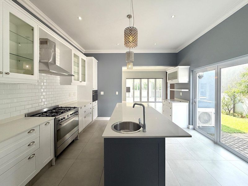 Spacious Family Home In Top Location - Photo 6