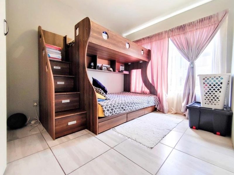 Lovely Ground Floor Unit Now Available For Sale in Malachite Mews. - Photo 7