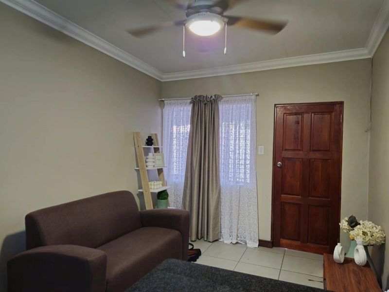 Modern  Apartment in Hartbeespoort - Photo 6