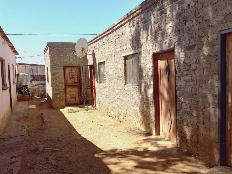 Unlock Income Potential: 8-Bedroom Investment Gem - Photo 4