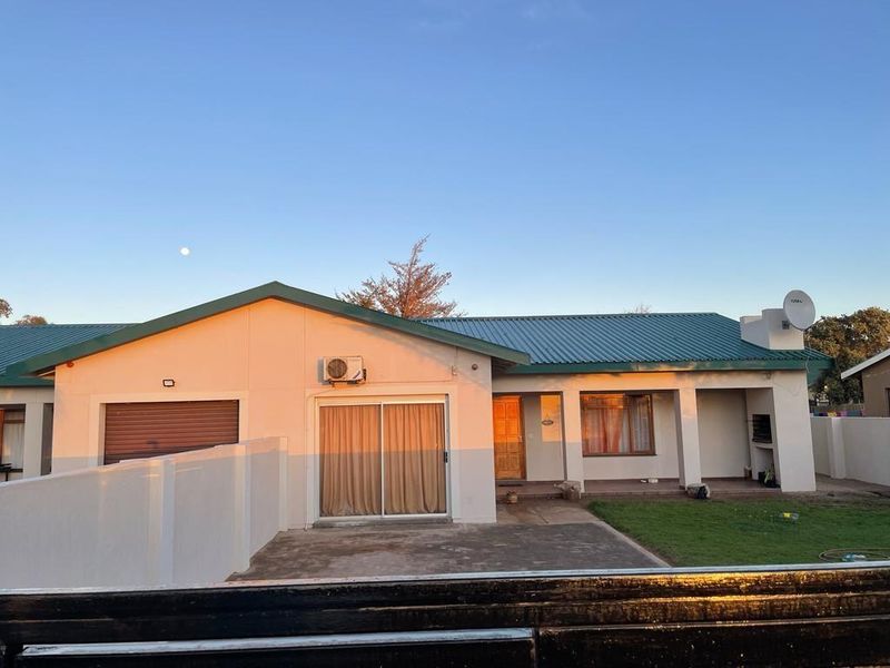 Dual Townhouse Opportunity on a Single Erf, Space, Comfort & Potential! - Photo 3