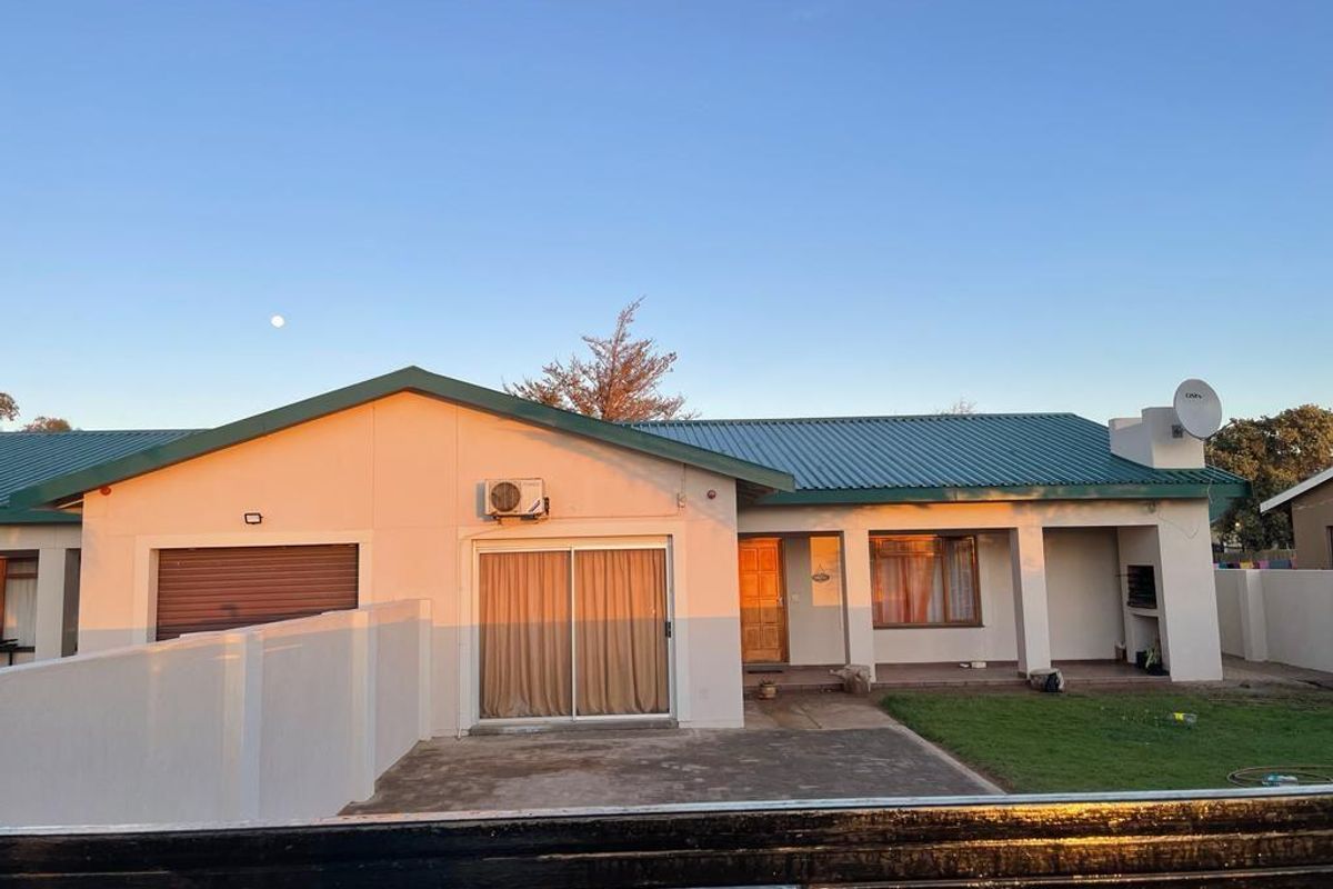 Dual Townhouse Opportunity on a Single Erf, Space, Comfort & Potential! - Photo 3