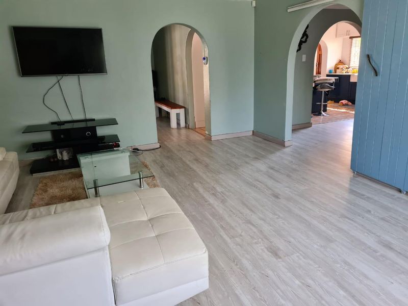 4-Bed Family Home with Solar & Cottage - Photo 4