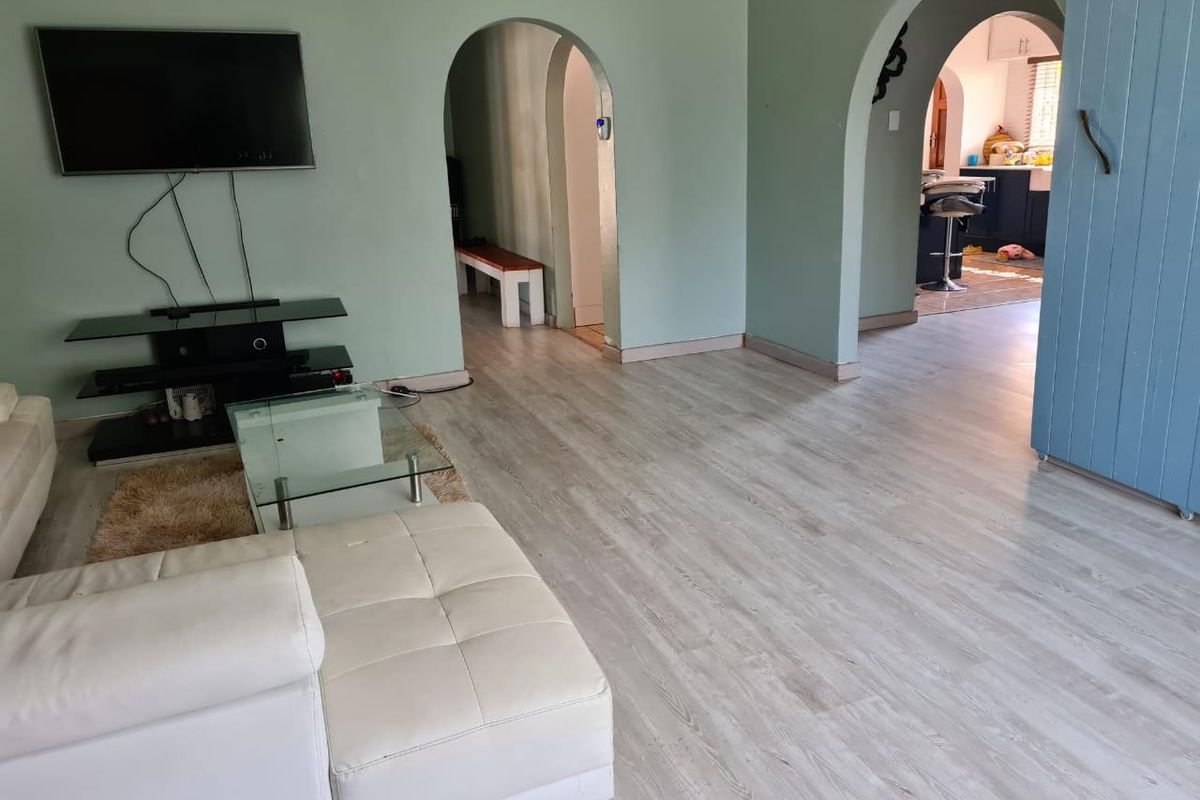 4-Bed Family Home with Solar & Cottage - Photo 4