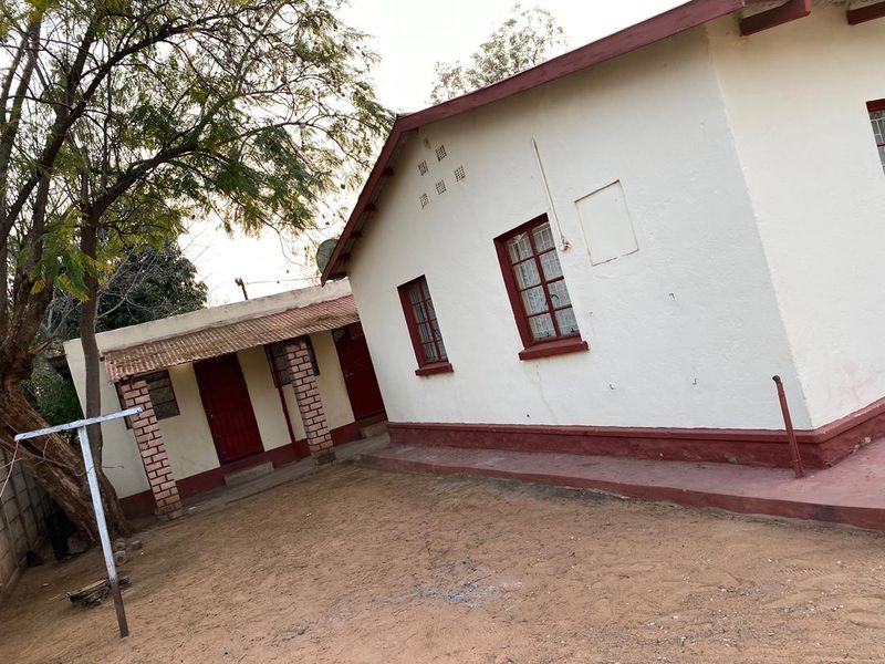 2 Bedroom House For Sale/5 Back Units(Rooms) - Photo 5