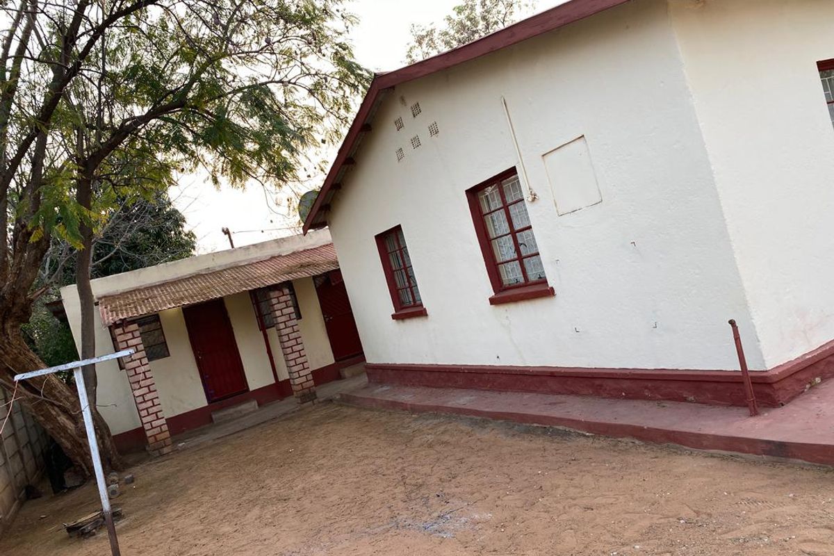 2 Bedroom House For Sale/5 Back Units(Rooms) - Photo 5