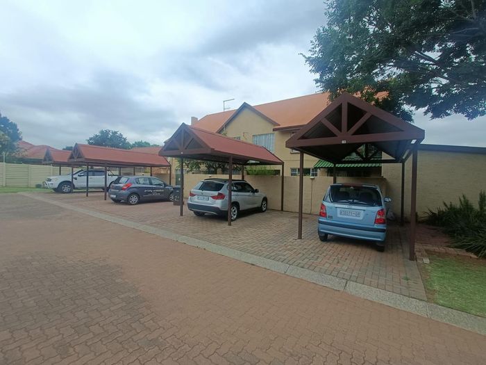 Property #2204700, Apartment Pending Sale in Clubview