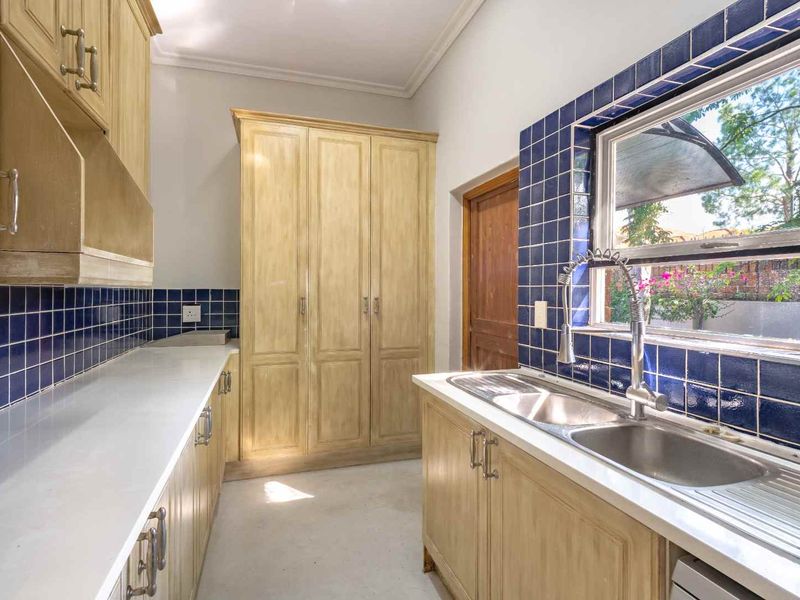 Exquisite Multi-Level Living in Dainfern Golf Estate ​4 Bedrooms | 4 Bathrooms | Triple Garage + Wine Cellar - Photo 9