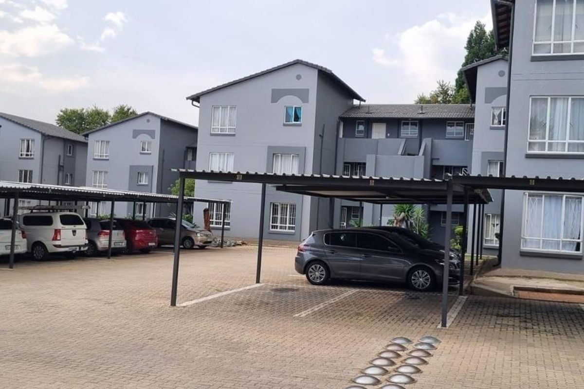 3 Bedroom Apartment for sale in Verwoerdpark - Photo 4