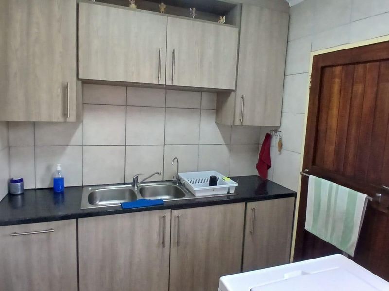 Beautiful 3 Bedroom house for sale - Photo 8