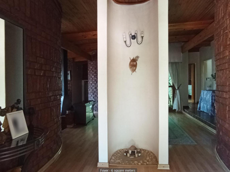 SPACIOUS FAMILY HOME WITH POOL AND LAPA IN CONSTANTIA PARK – EXCEPTIONAL RENOVATION OPPORTUNITY - Photo 4